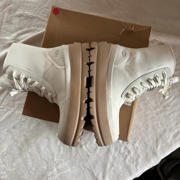 UGG Women's The Ugg Lug Lace-Up Platform Boots White/Cream Size 5 - Picture 8 of 16